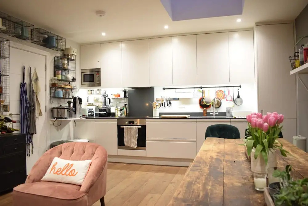 Contemporary 1 Bedroom Flat With Balcony in Hackney