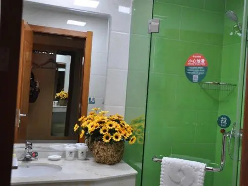 GreenTree Inn Golmud City Southern Suburb Express Hotel