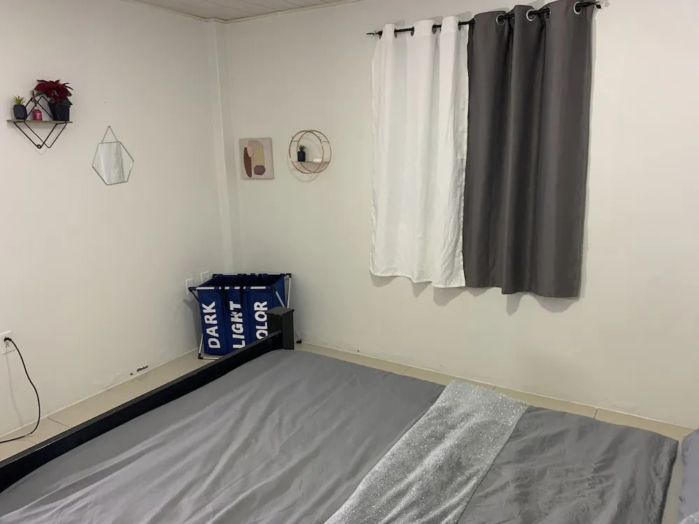 2 Bed Apartment - Sleeps 4 - Parking - Wifi