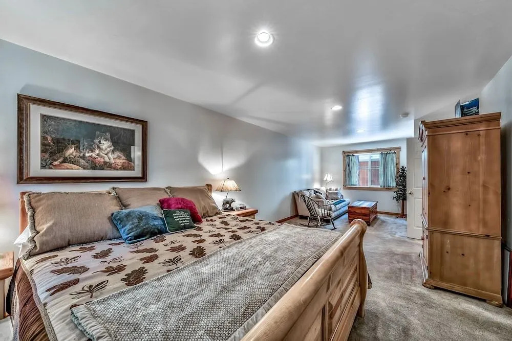2716HM Hank Monk - 2 Br Chalet
