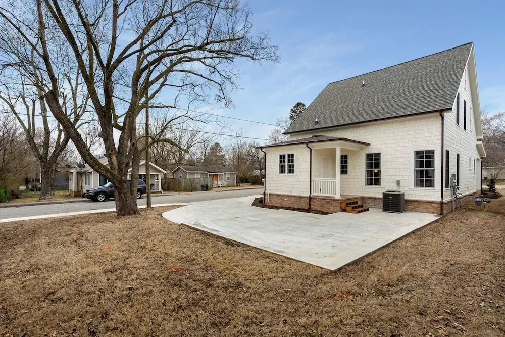 The SoFay Farmhouse - 1 Mile From U of A - Luxury Amenities