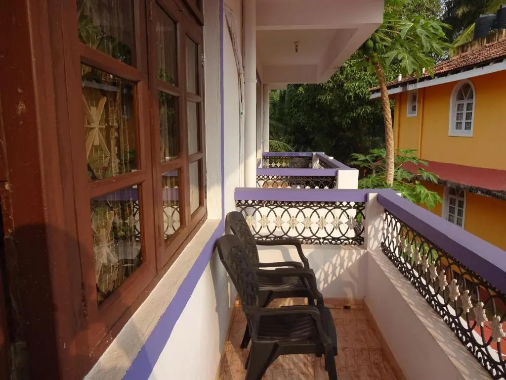 OYO 22847 Lobo's Guest House