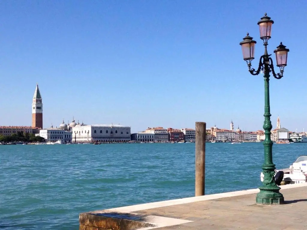 Venetian Mood: Secret Garden