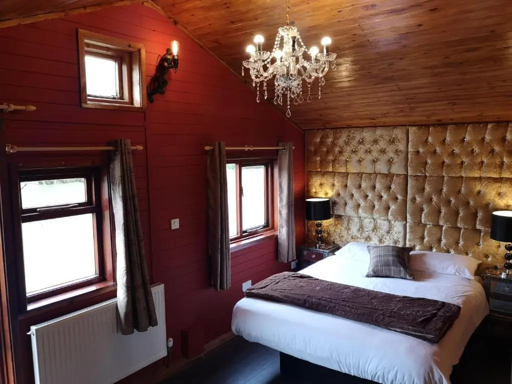 Otter 3 Lodge -Jungle Inspired -Dog Friendly -Private Hot Tub -Warminster-Bath-Salisbury