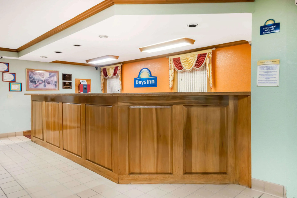 Days Inn by Wyndham Amherst OH - Near Cleveland Cedar Point & Lake Erie