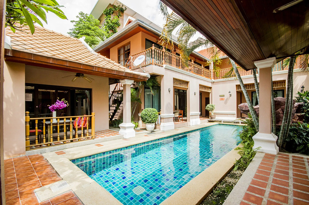 Pratumnak Regal Villa