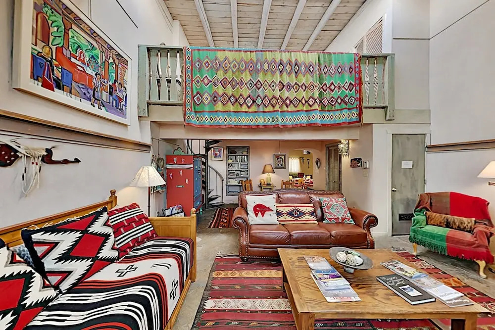 Downtown! Red Hawk By Inger Jirby - Steps To Plaza 1 Bedroom Duplex