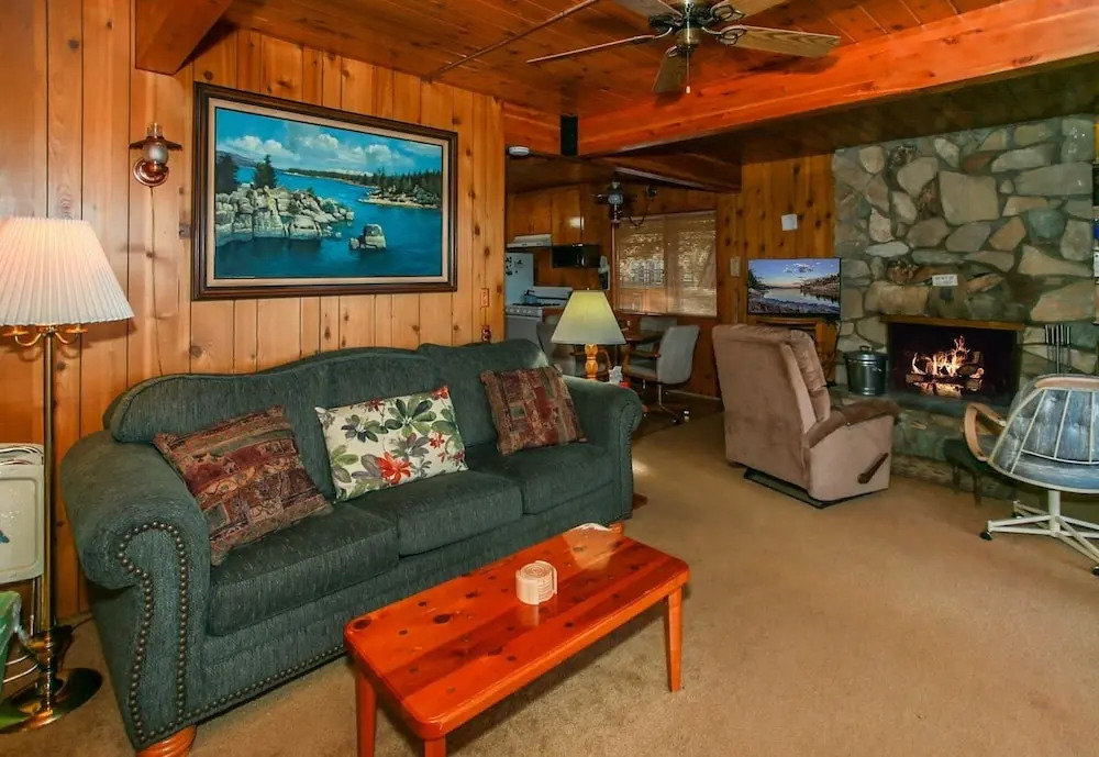 Kiwi Cabin -free Ski/snowboard Rental! - 3br/1ba/fireplace/barbeque/dvdplayer 3 Bedroom Home