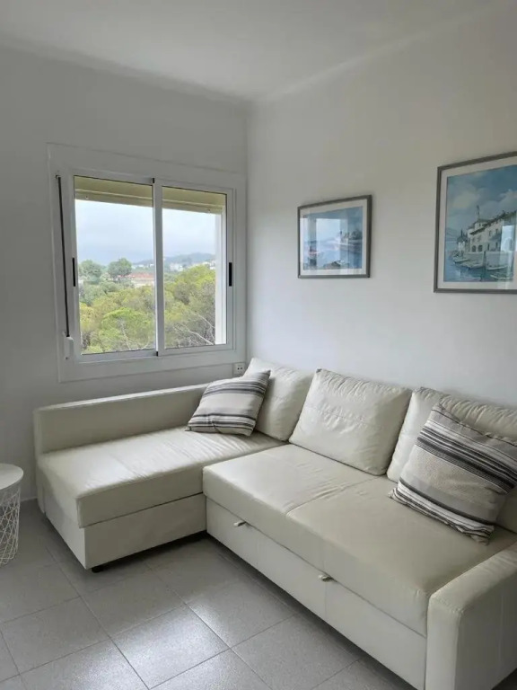 Precioso apartamento con piscina.