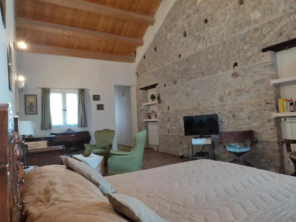 Rosa Thea Suite