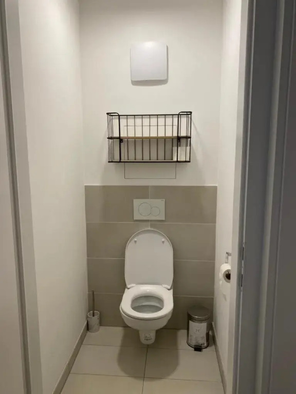 Modern apartment near city center - garden