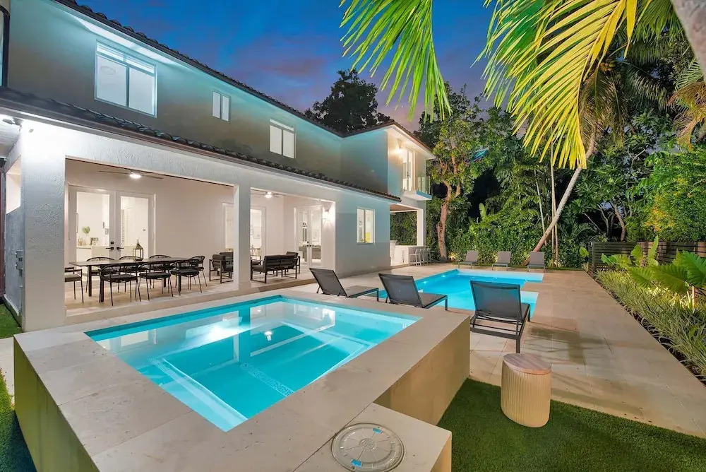 Villa Granada by Rove Waterfront W/pool, Hot Tub