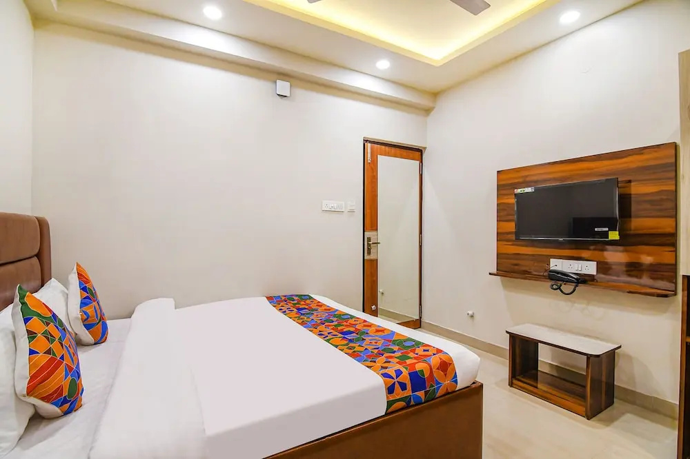 Fabhotel The Luxurie International