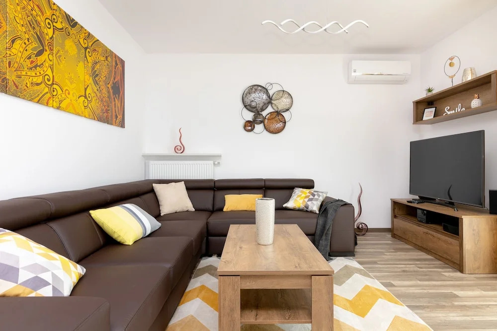Warsaw Airport 3 Bedroom Apartment