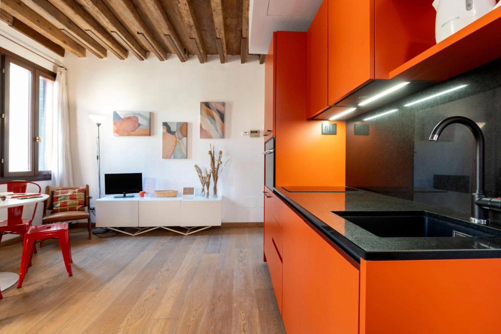 Contemporary Apartment in Venice FF