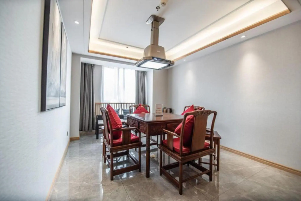 L'Oréal County Hotel (Changsha Desiqin Square Maozhutang Metro Station Branch)