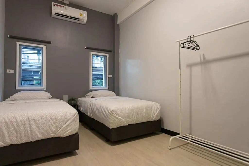 U2 Large 2 Bedrooms 100m to BTS station