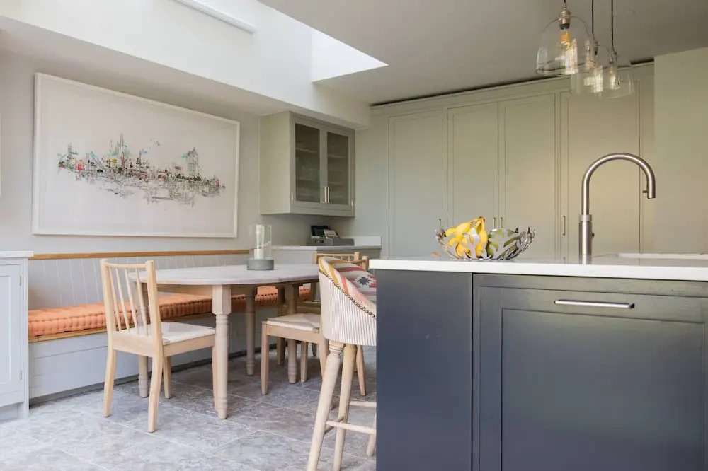 Crondace Road by Onefinestay