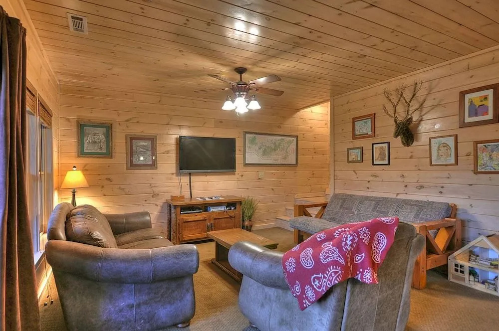 Aska Adventure Lodge by Escape to Blue Ridge