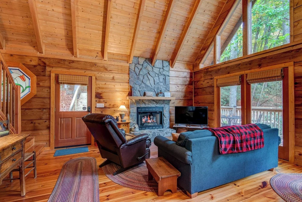 Bucks Cabin - Minutes From Downtown, pet Friendly