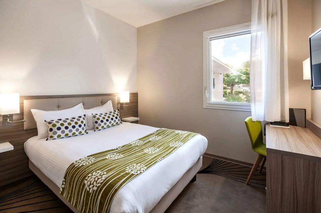 Logis Hotel Restaurant & SPA Au Comte dOrnon