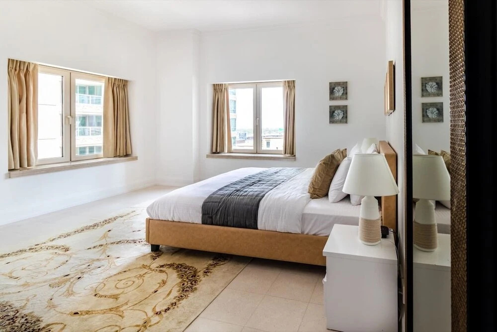 Elegant 3BR in Dubai Marina With Scenic Views!