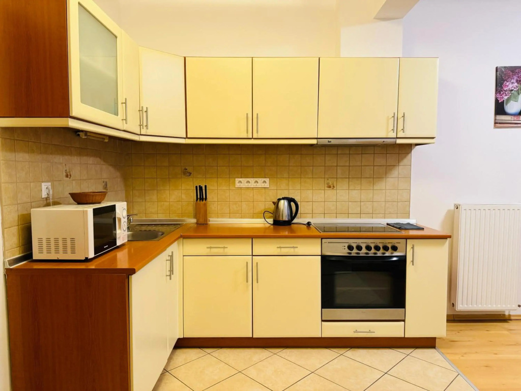 Nice studio for 4 persons, behind Opera house!