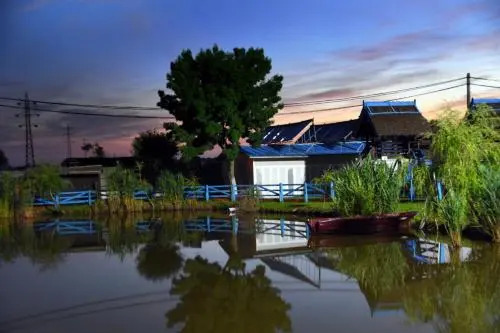 Hotel Sunrise si Satul Pescaresc