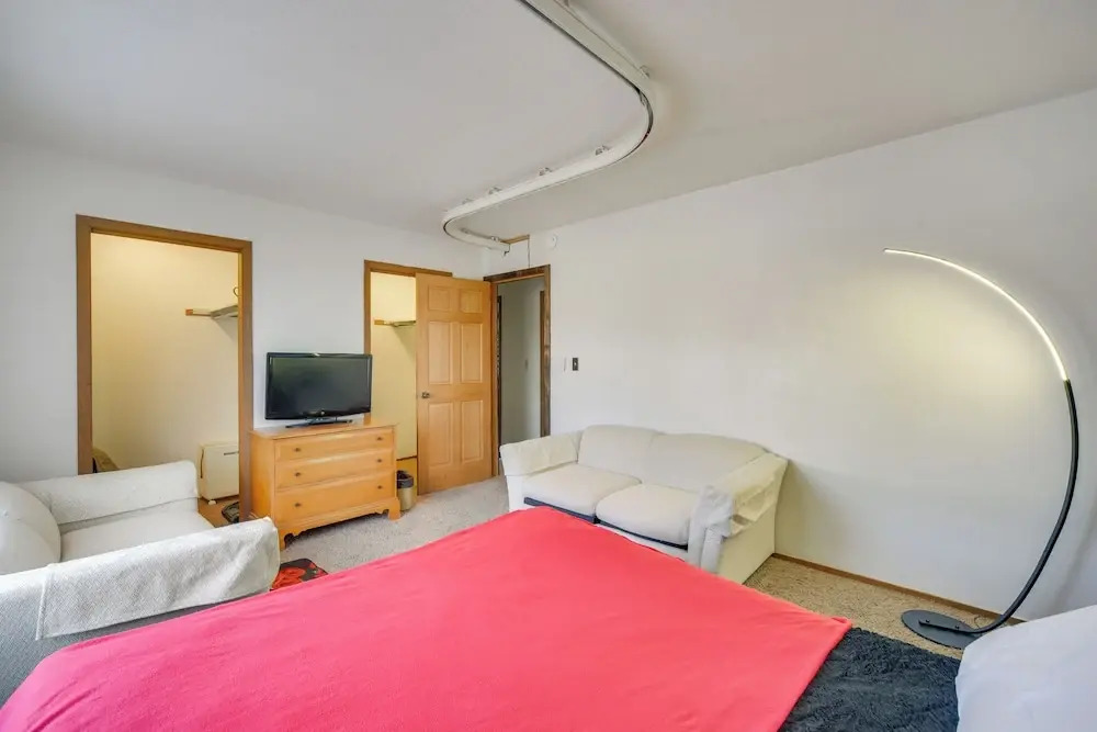 Downtown Siren Home! Walk to Bars, Lakes & Shops