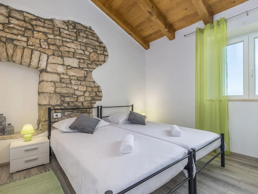 Beautiful Stone House with Large Garden And Private Pool