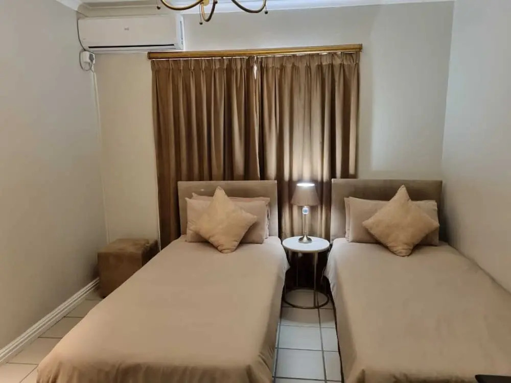 Savoy Lodge - Nice Budget Triple Room 2