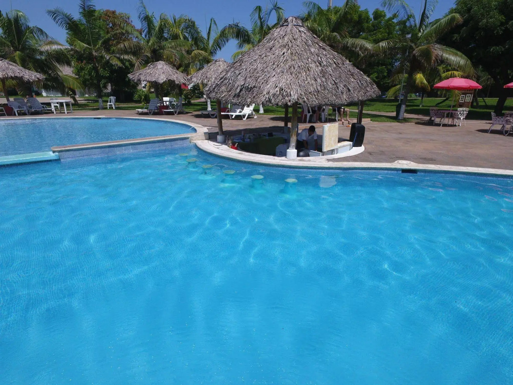 Las Hojas Resort & Beach Club