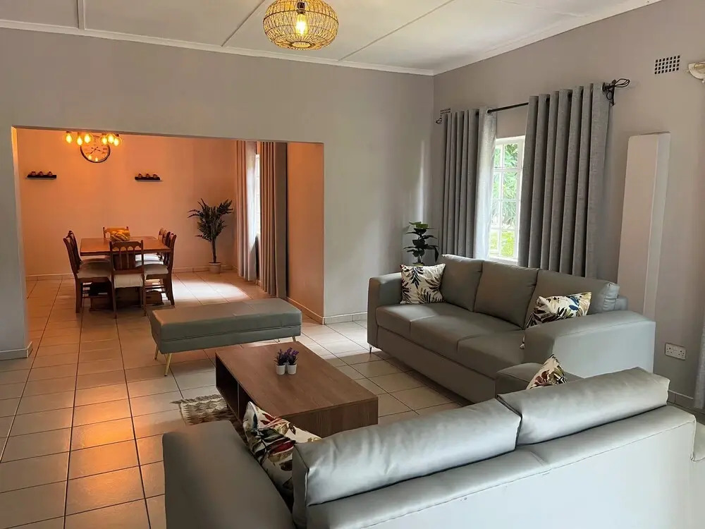 Hungwe House Victoria Falls