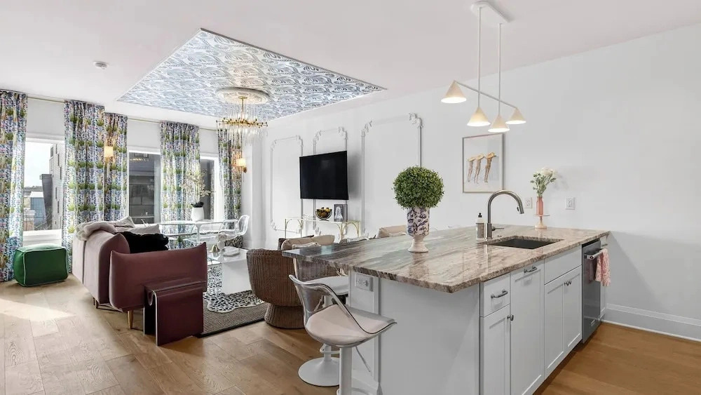 Girls Night Out by Avantstay Private Karaoke Lounge + Hot Tub + Rooftop + Downtown Views