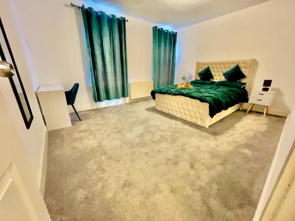 5bed-10 Guests-near City Centre-free Parking