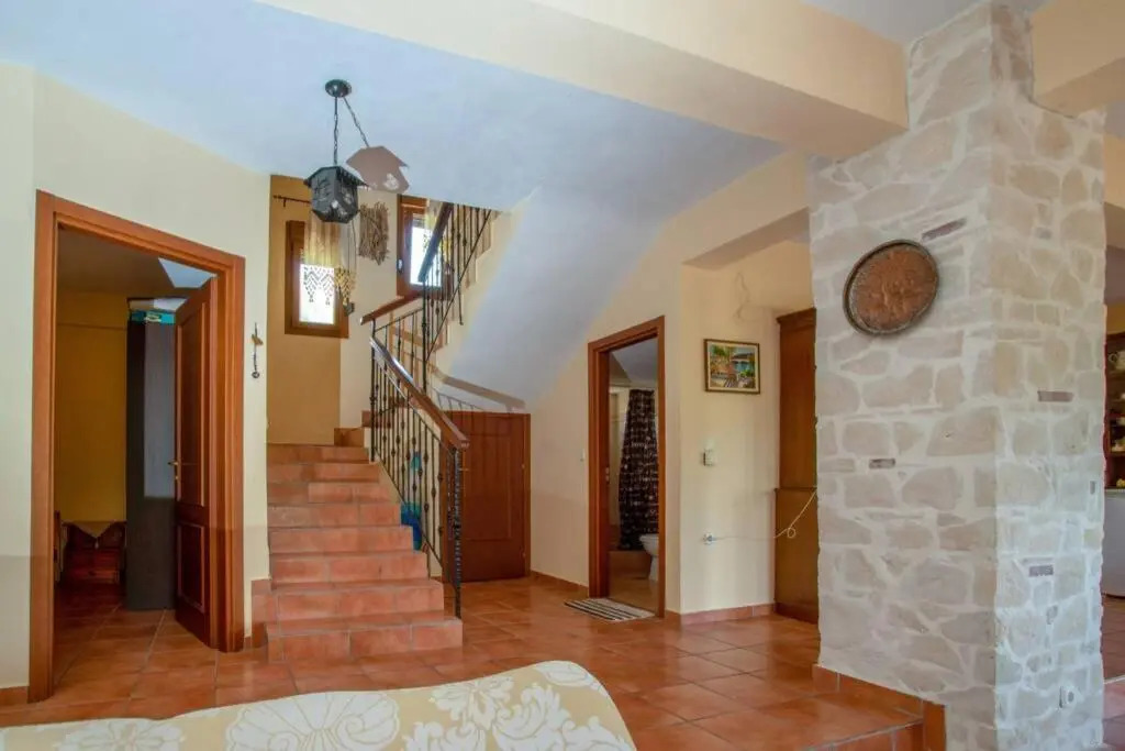 Family 5-bdrm villa with sea views on private land