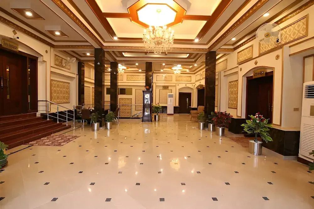 Desert Palm Hotel