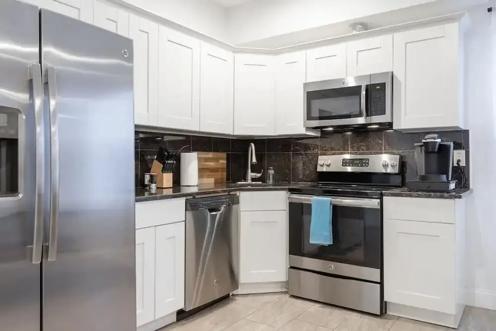Cherry Suites 3BR Apt w W D Pool Table