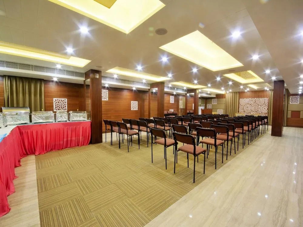 OYO 3763 Naeeka Hotel