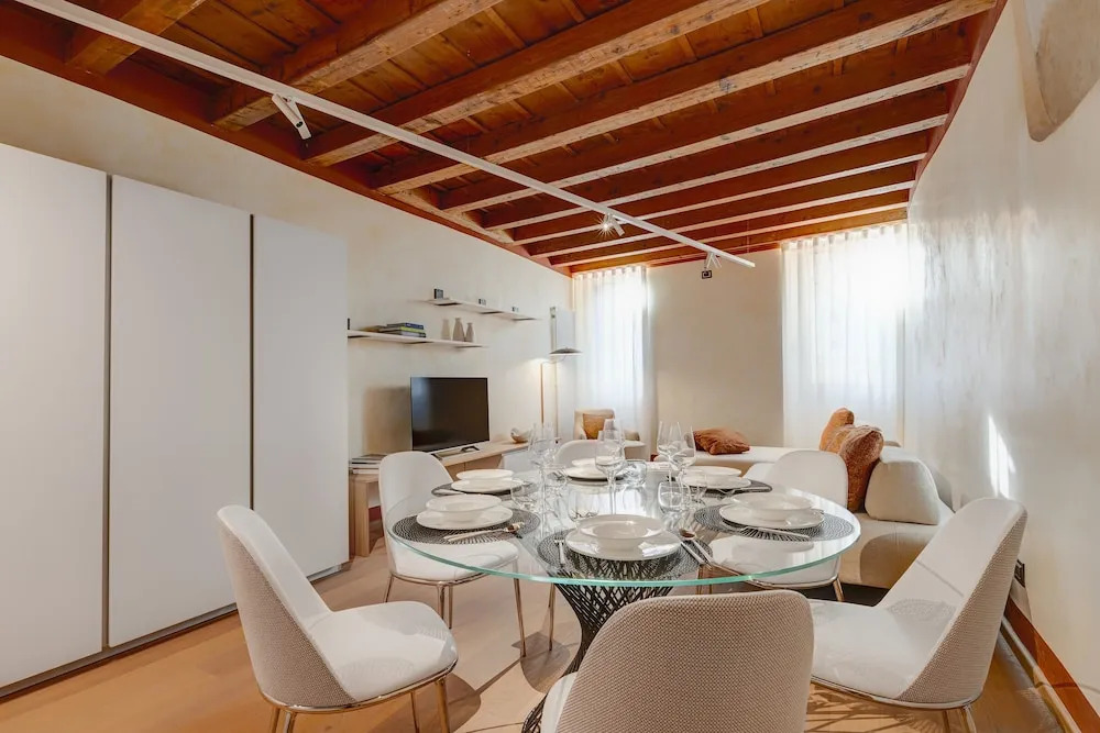 1881 LUXURY SUITES