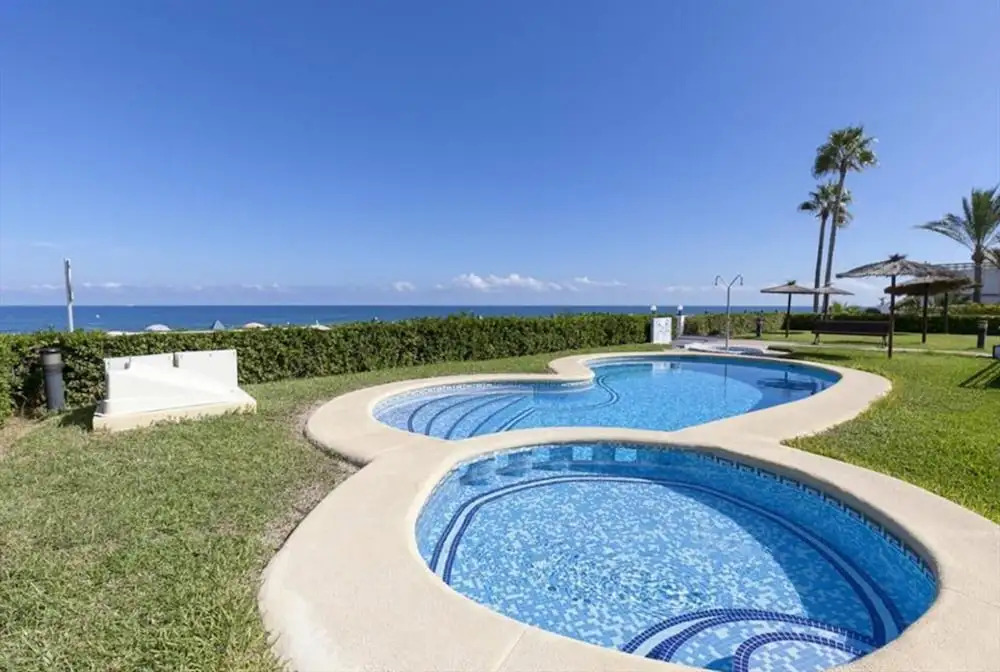 Fantastic first beach line attic apartment, sleep7
