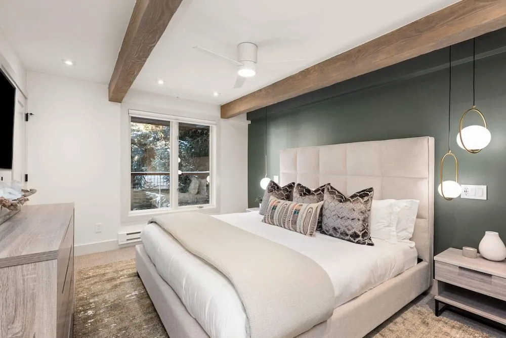 Chateau Eau Claire Unit 13