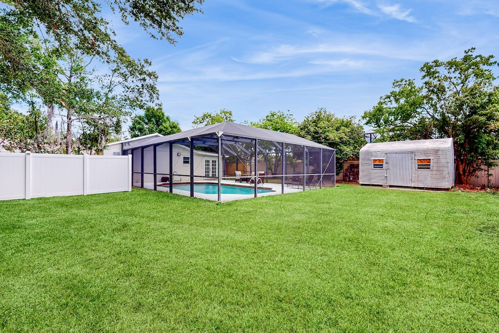 Single-story House With Private Pool, Alfresco Dining, & Lanai - Dog-friendly
