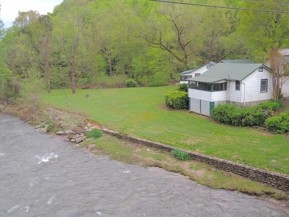 Hendersonville (NC) - 2 Br Cottage