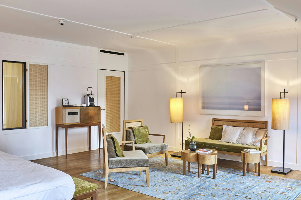 Louis Hotel