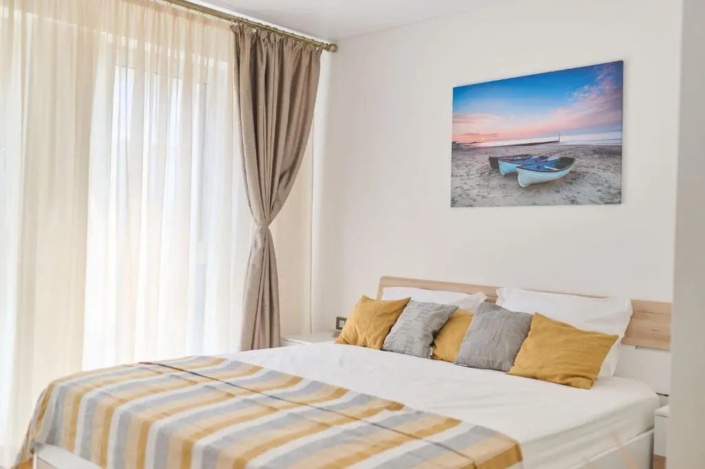Sunflower 2BR Apartment in Nord10- parking n pool