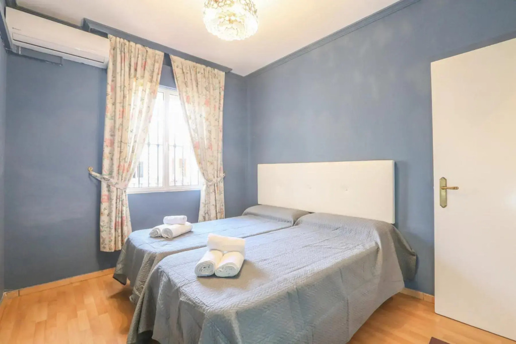 JUDERIA CENTER PREMIUM SUITES FREE Parking