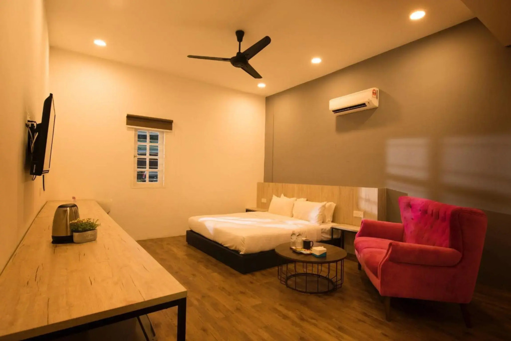 THE WOOD BOUTIQUE HOTEL