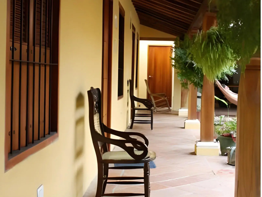 La Casa Amarilla