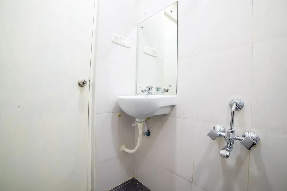 OYO 6375 Perungudi